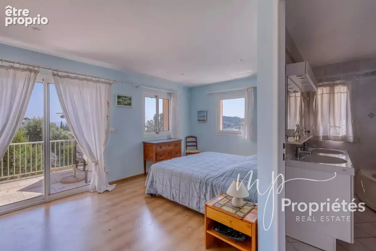 A VENDRE Maison  Rayol Canadel sur Mer. Propriété 300m² vue mer piscine proche plage - photo 15