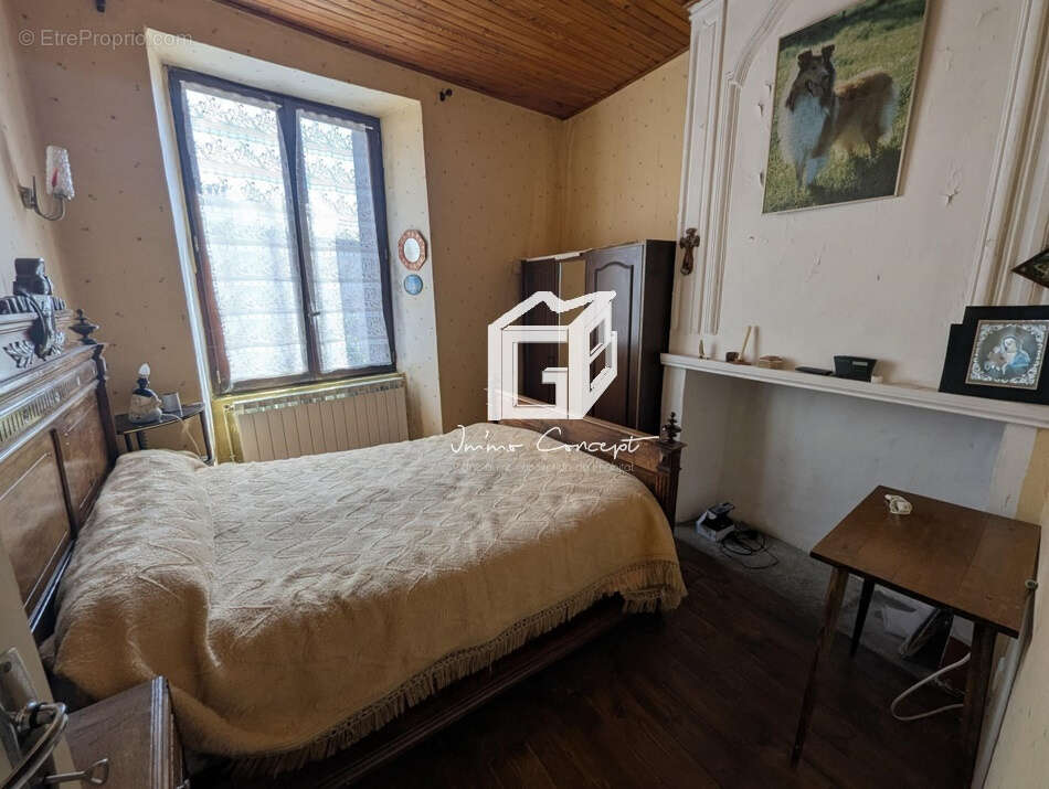 Maison à SALLES-CURAN