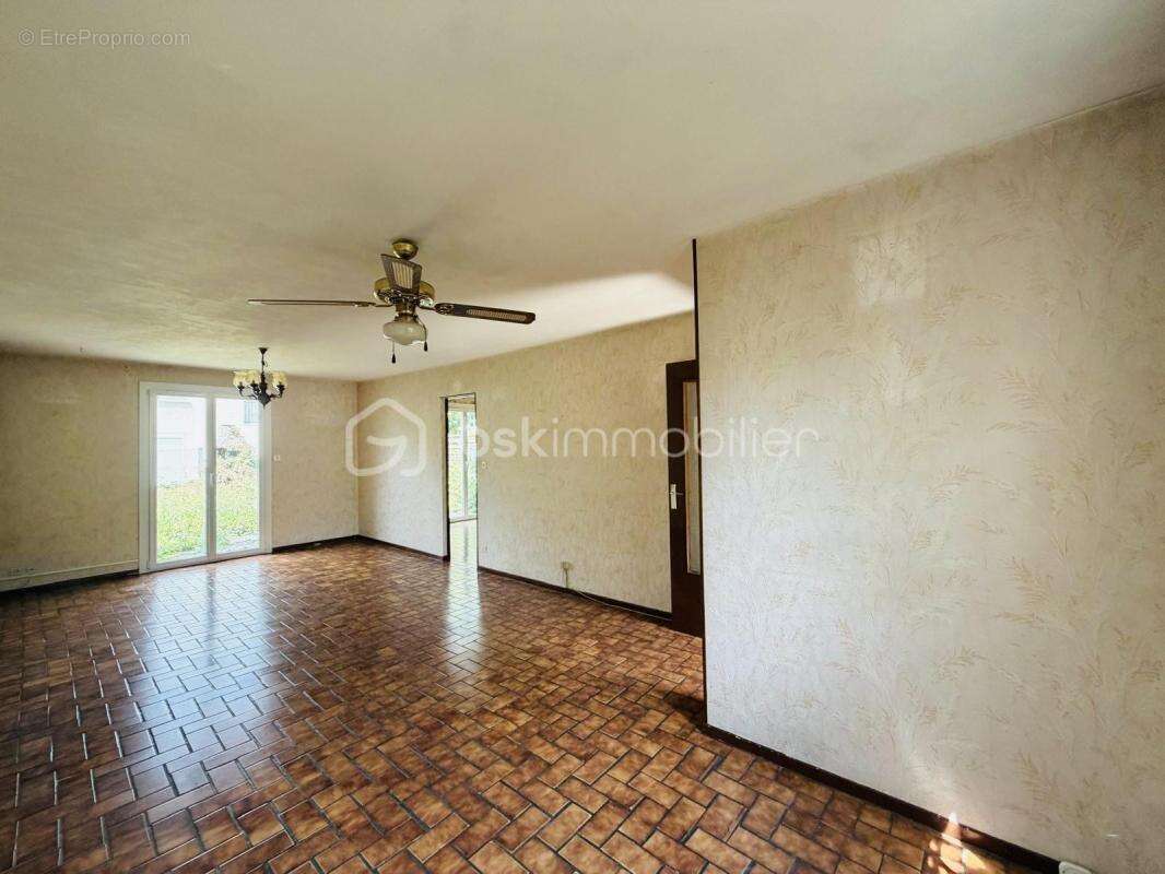 Maison familiale avec 3 chambres et sous-sol complet - photo 3