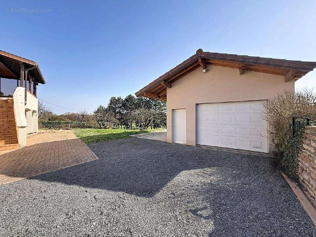 Maison à CRECHES-SUR-SAONE