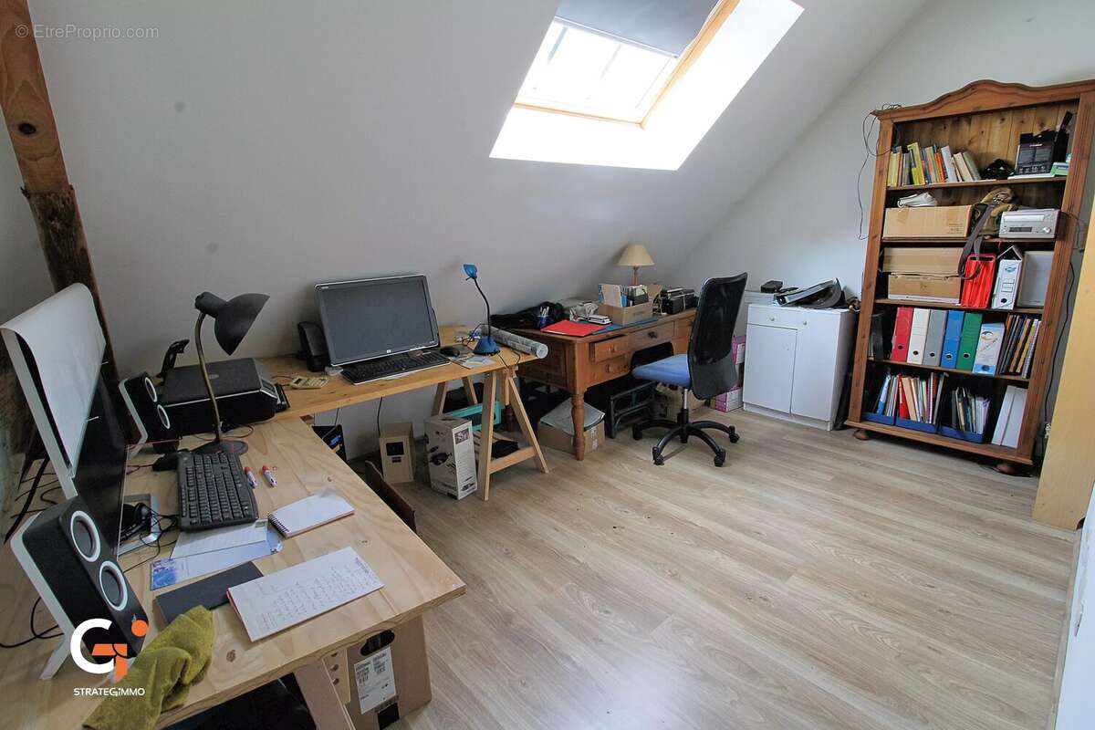 L’Histoire au pas de votre porte : Demeure de caractère de 157 m² dans son parc de 6 334 m² - photo 17