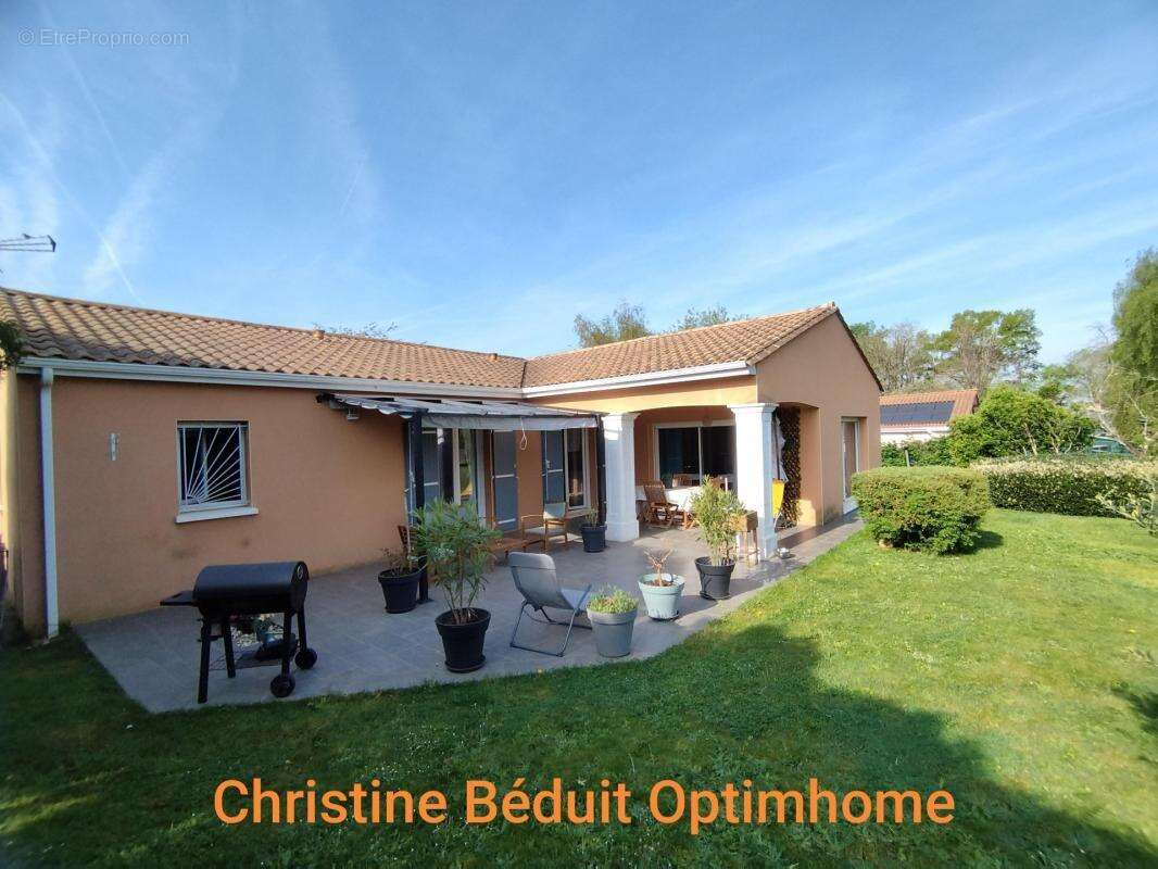 Charente, proche La Rochefoucauld, maison de plain-pied 139 m², garage, carport, terrain 2957m² - photo 17