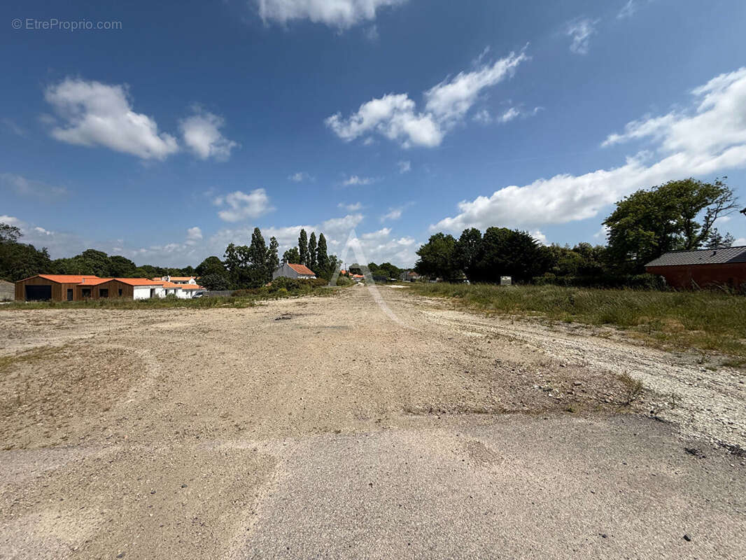 Terrain à SAINT-MAIXENT-SUR-VIE