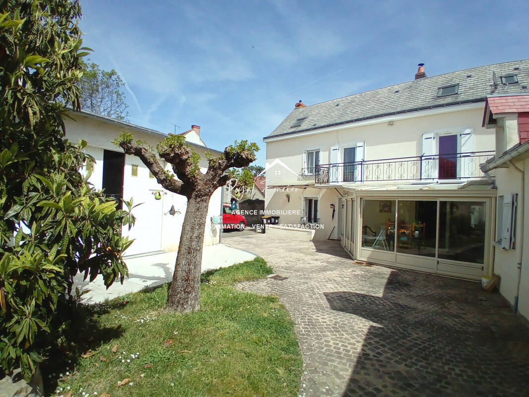 Belle maison de famille de 195 m2  - Maison à BUXEUIL