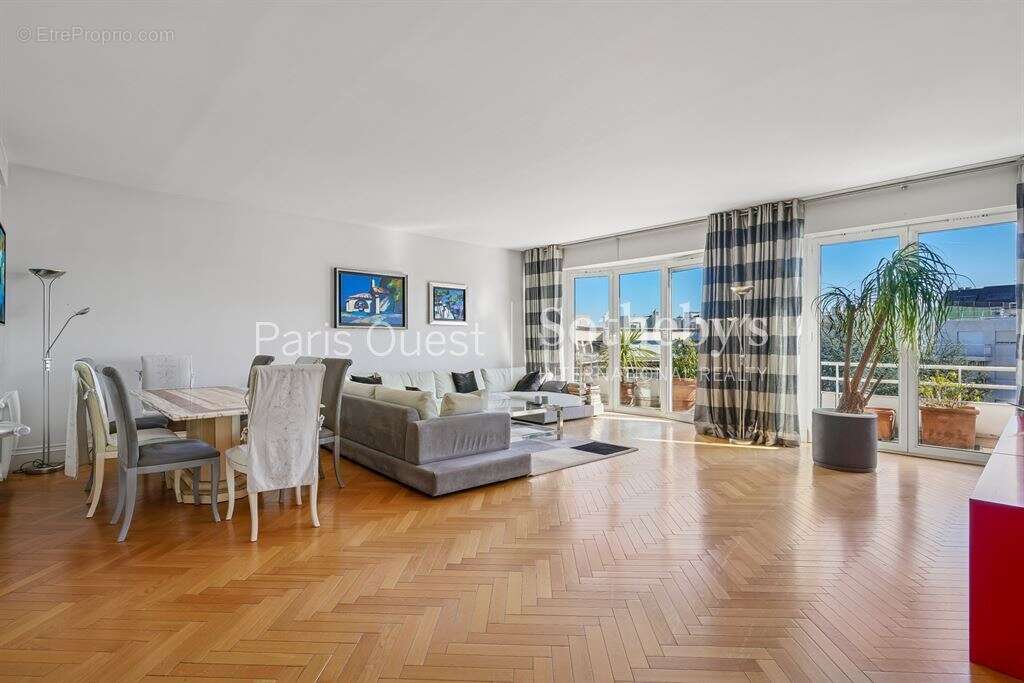 Appartement à NEUILLY-SUR-SEINE