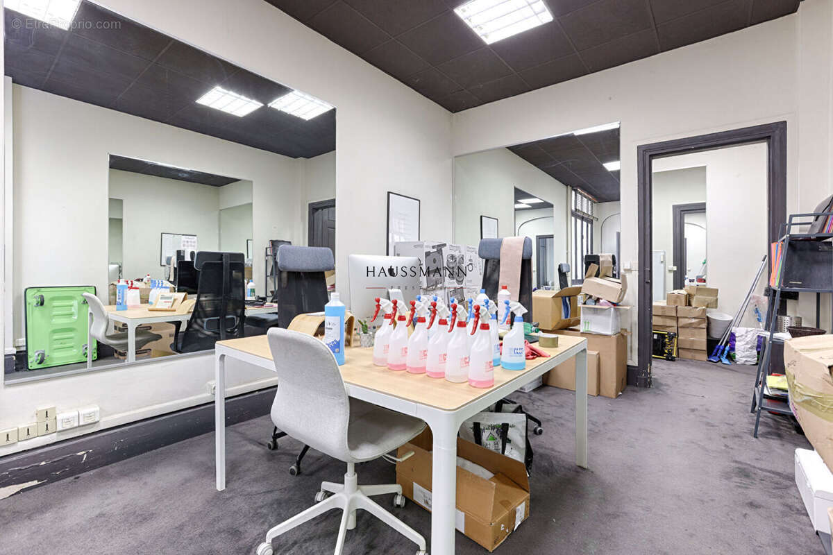 Commerce à PARIS-8E