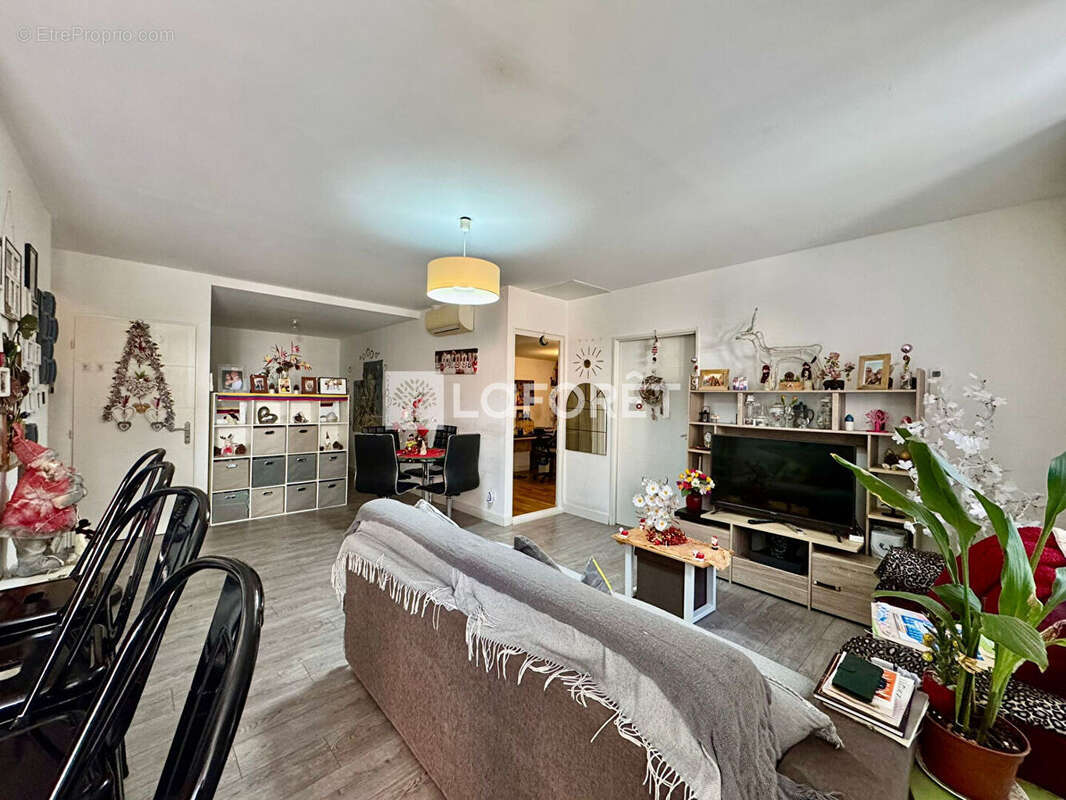 Perpignan - Quartier prisé ! Superbe F2 bis en rez-de-jardin de plus de 80 m², vendu loué ! - photo 5
