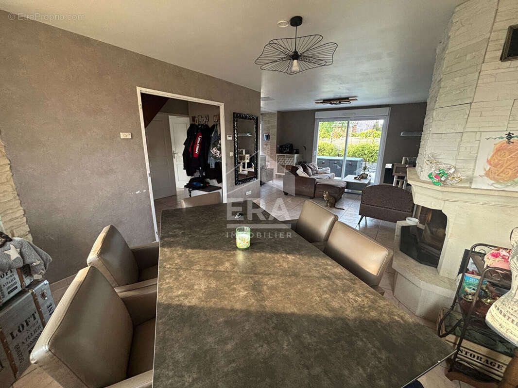 Maison à COURRIERES