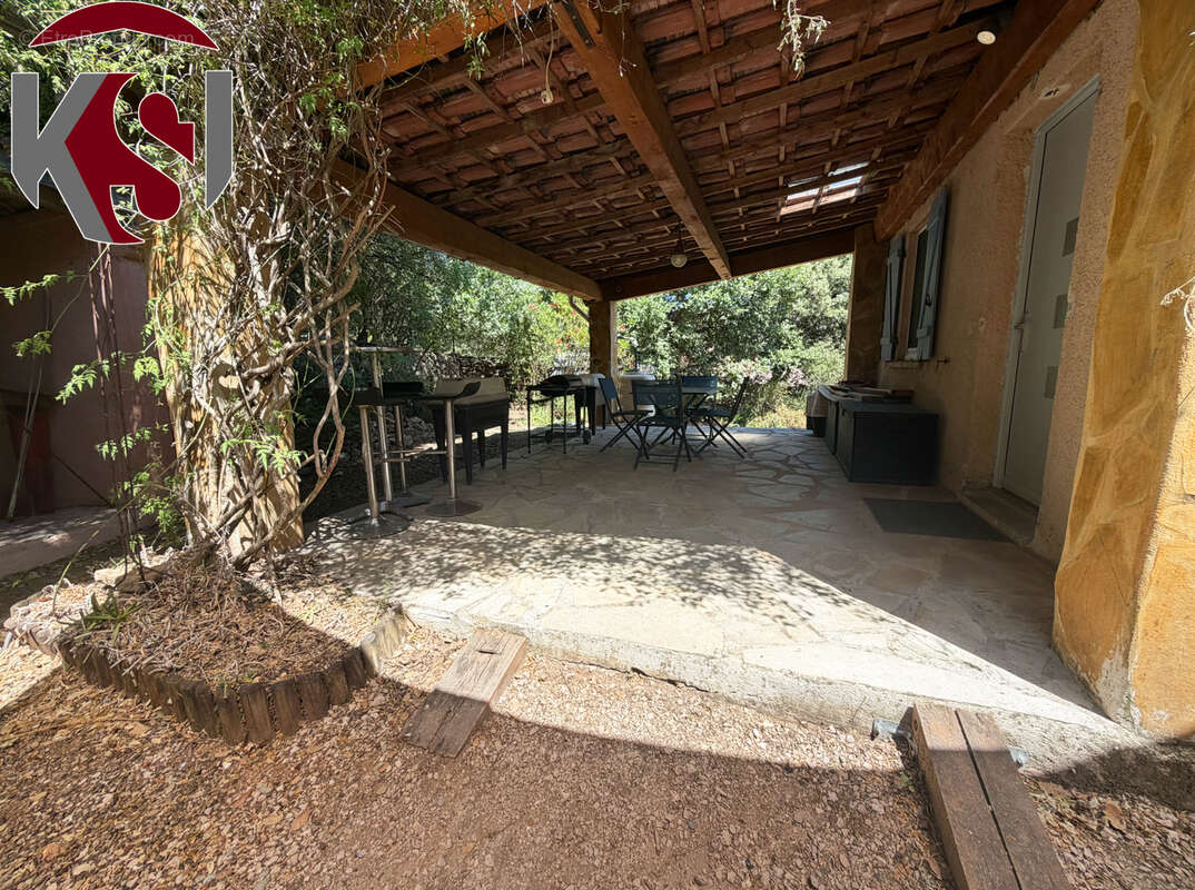 Maison à SEILLONS-SOURCE-D'ARGENS