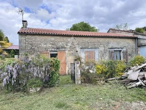 Maison à CHAMPNIERS