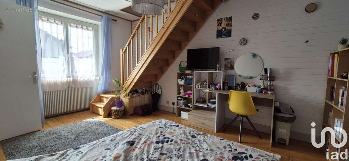 Maison 115 m² à Etival  - photo 7