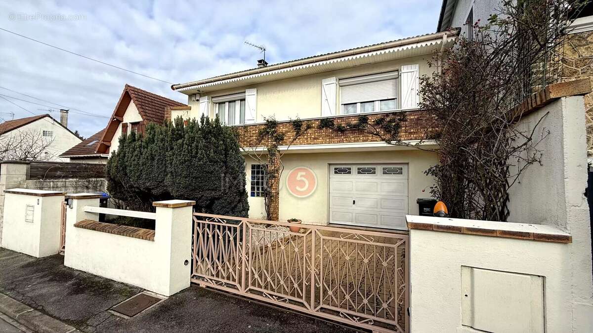 Maison à LIVRY-GARGAN