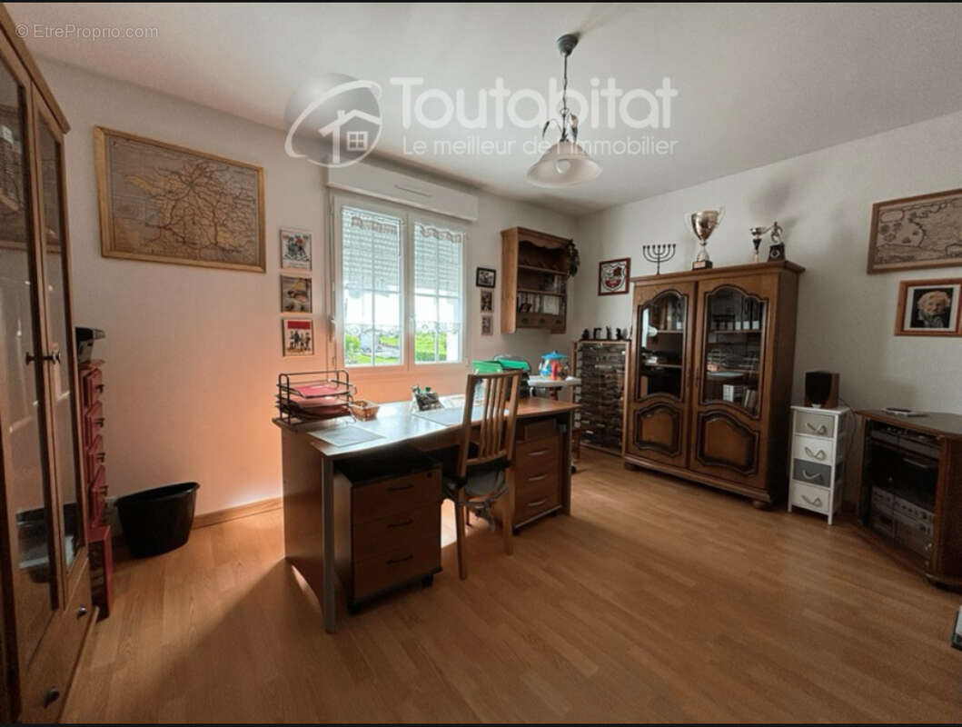 Maison à NEUVILLE-LEZ-BEAULIEU