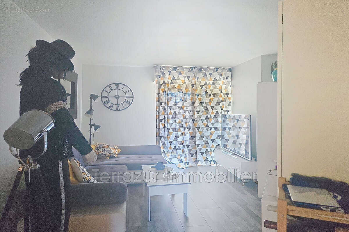Appartement à VALLAURIS