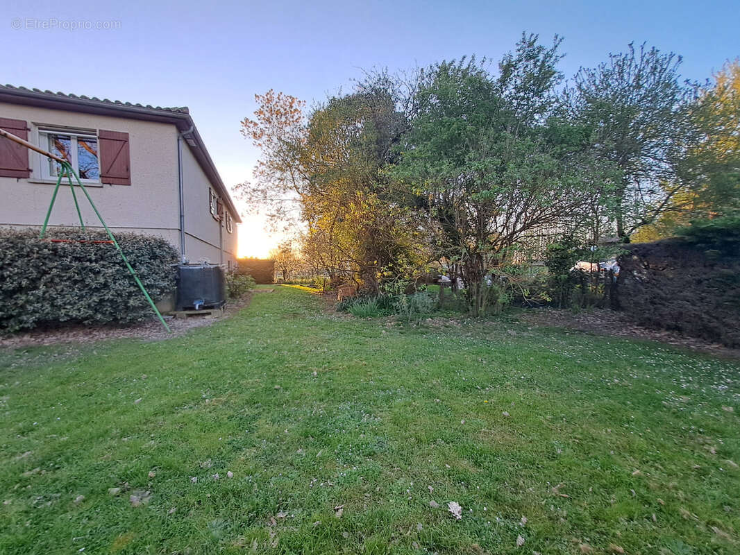 Maison à FEUGAROLLES