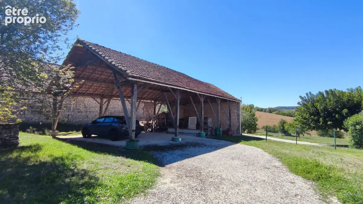 Propriété quercynoise en pierre avec gîte   2 maisons, dépendances et 4 246 m2 de terrain - photo 23