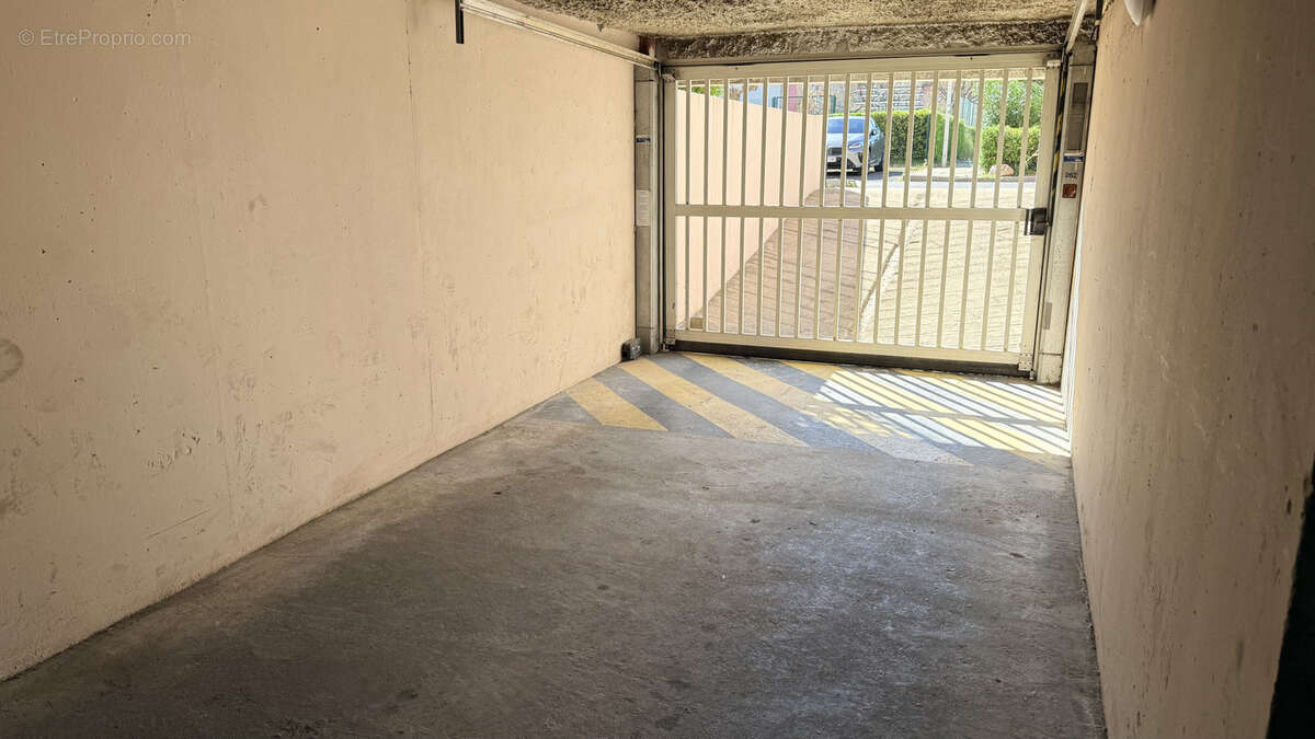 Parking à CANDILLARGUES