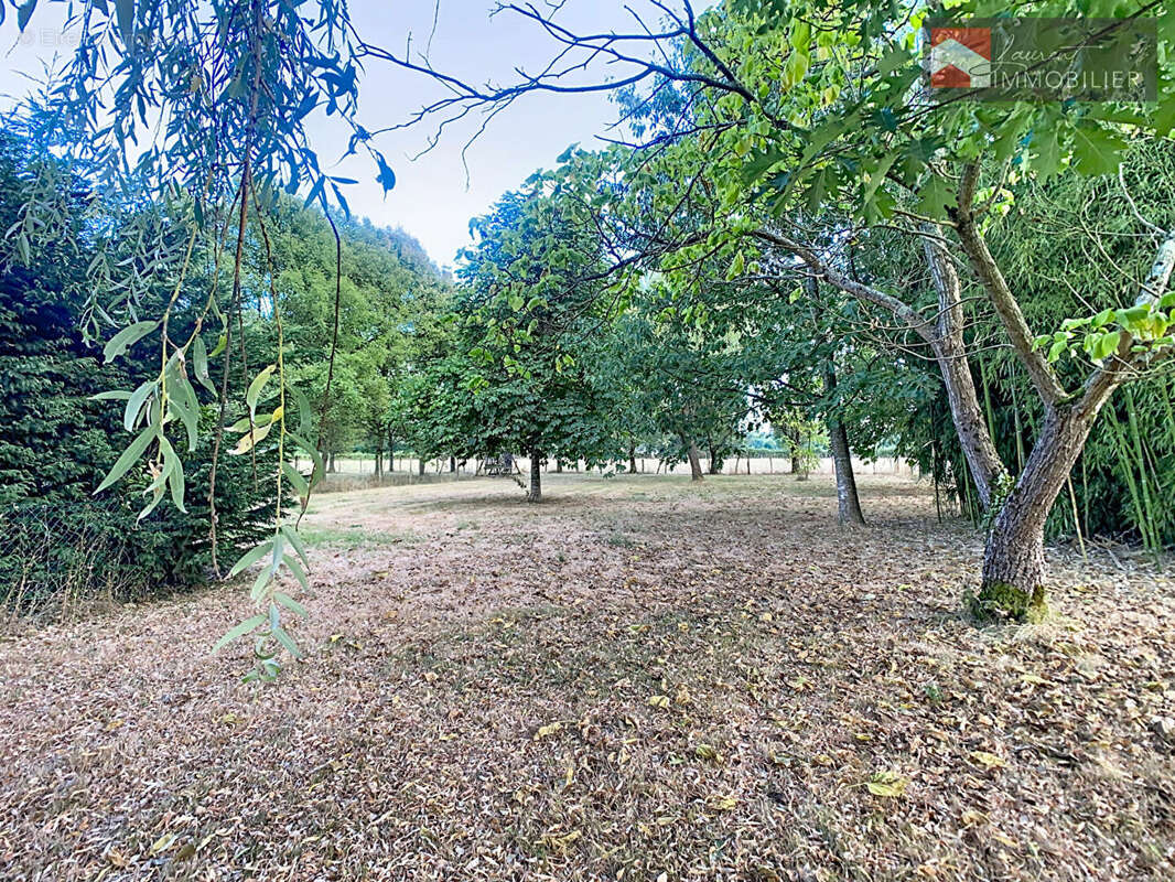 Ensemble immobilier avec maison d'habitation, ancienne ferme, nombreuses dépendances et terrain de 6 236 m² - photo 16