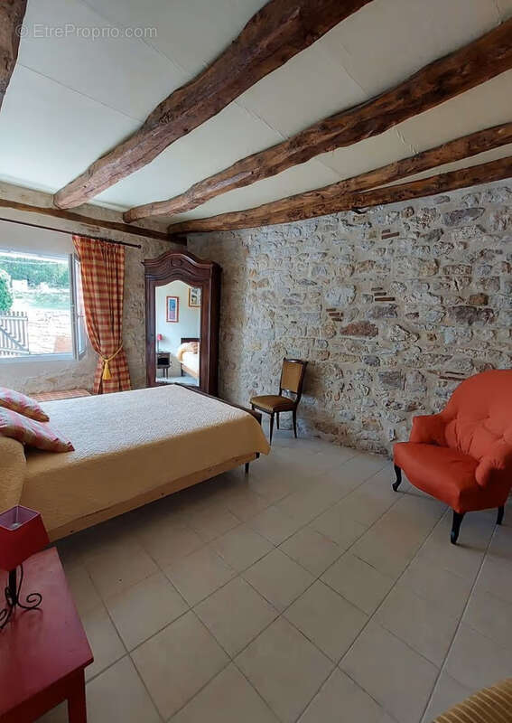 Maison à PEYRILLAC-ET-MILLAC