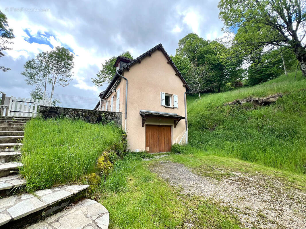 Maison à MANDAILLES-SAINT-JULIEN