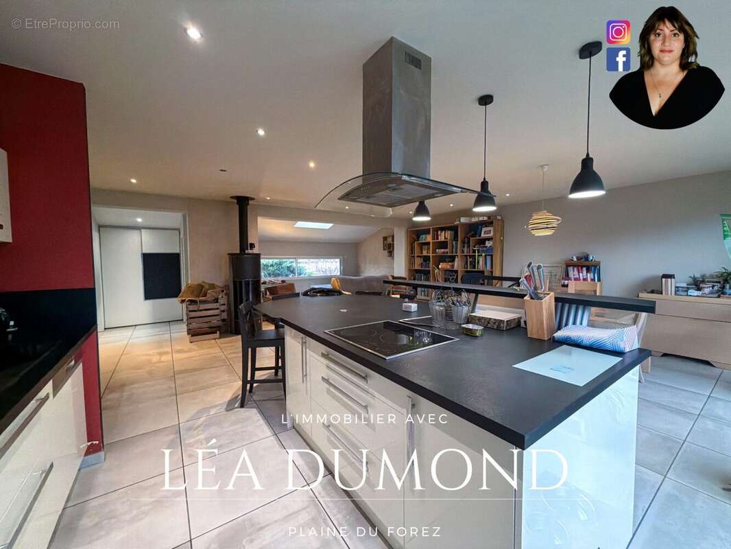Maison 220 m² à Saint-Romain-Le-Puy  - photo 8