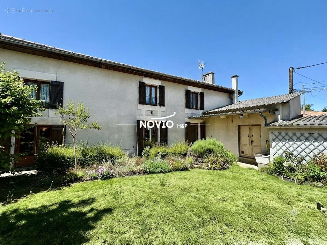 Maison 200 m² à Marigny-Brizay  - photo 2