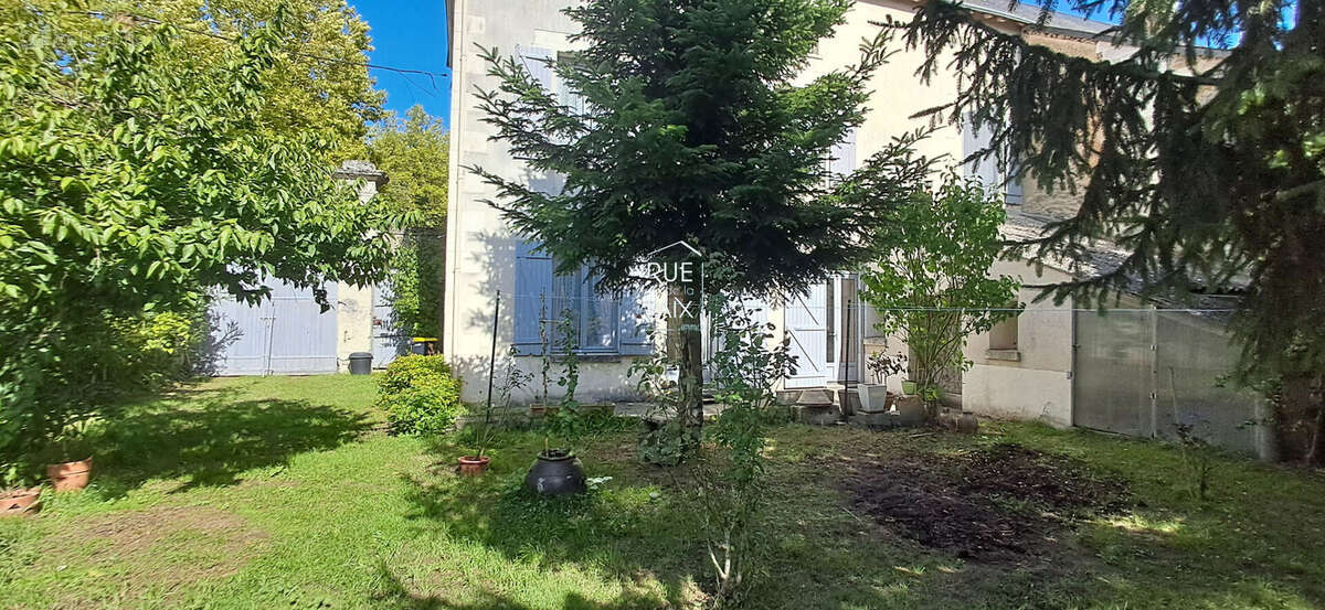 Maison à LENCLOITRE