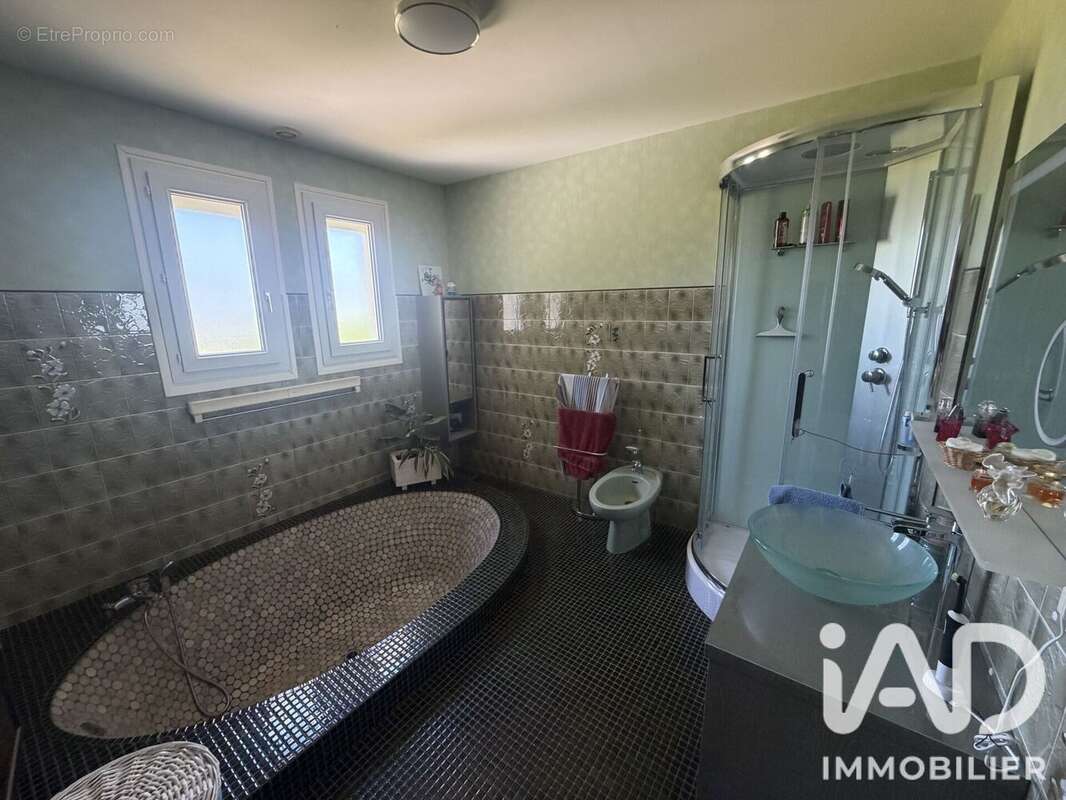 Maison 130 m² à Laplume  - photo 7