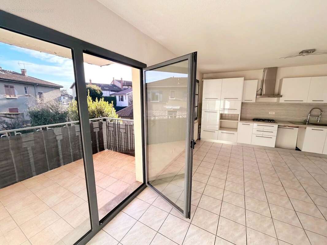 Appartement à ANSE