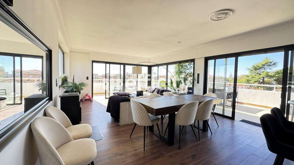 Appartement à VALLAURIS