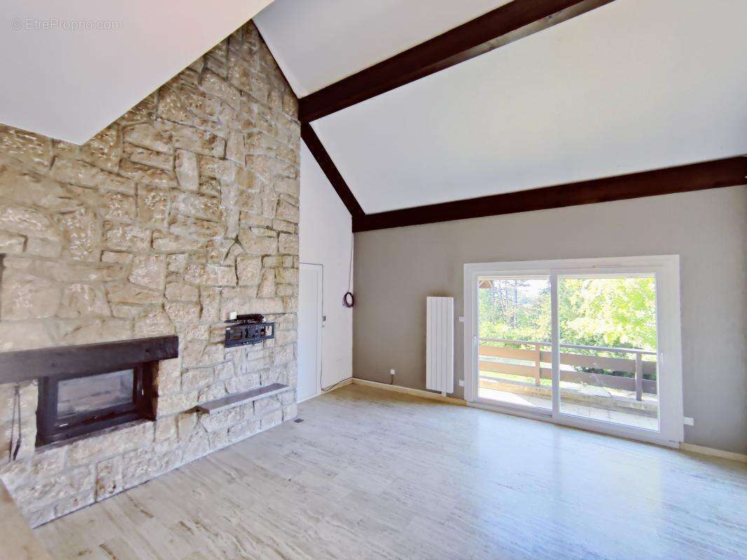 Maison à SAINT-GENIX-SUR-GUIERS