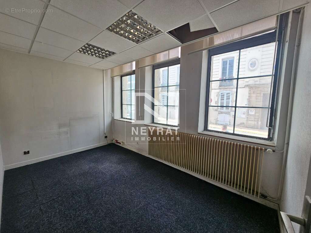 Commerce à SAINT-JEAN-DE-LOSNE