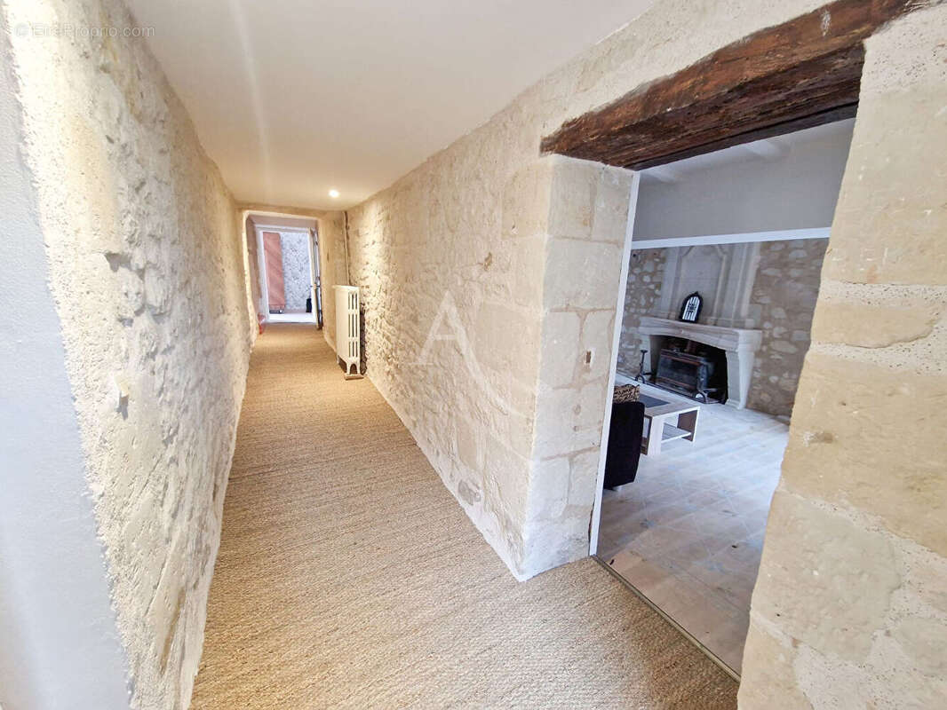 Maison à LE PUY-NOTRE-DAME