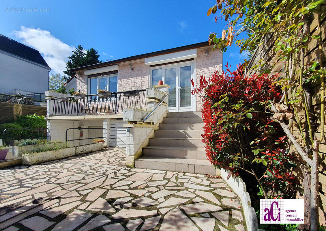 Maison à L'HAY-LES-ROSES