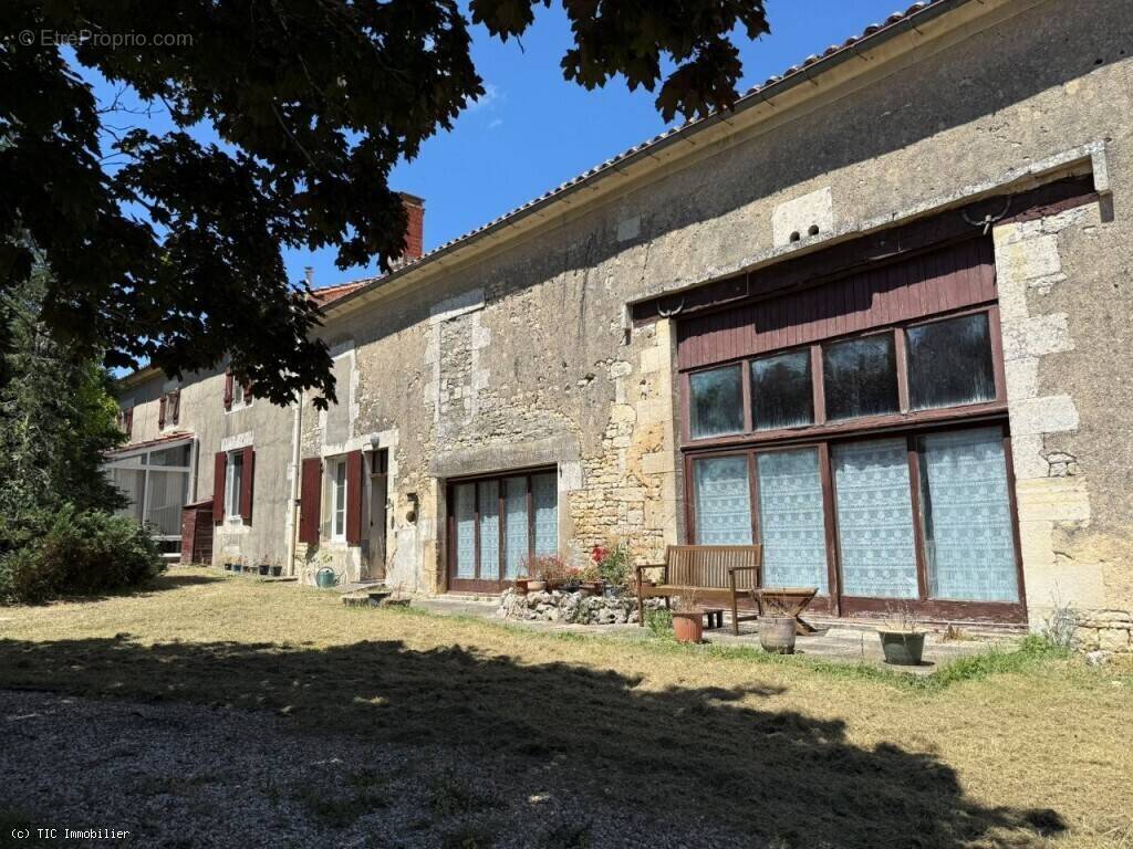 Maison à VILLEFAGNAN