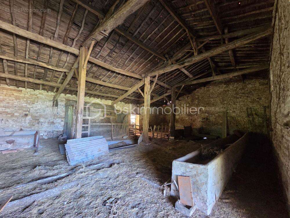 Grange 230m2 avec terrain 1160m2 - photo 6