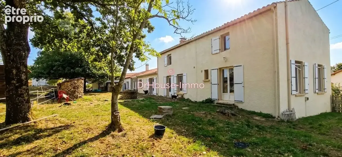 Maison 5 pièces 135 m² à vendre à Saint-Paul-Mont-Penit (85670) - photo 4