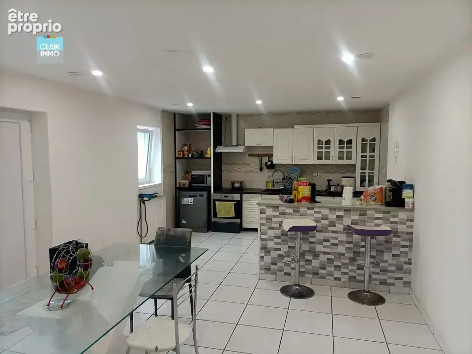 A LUGNY PROCHE MACON EN BOURGOGNE MAISON 9 PIECES DE 260 M² - Maison à LUGNY