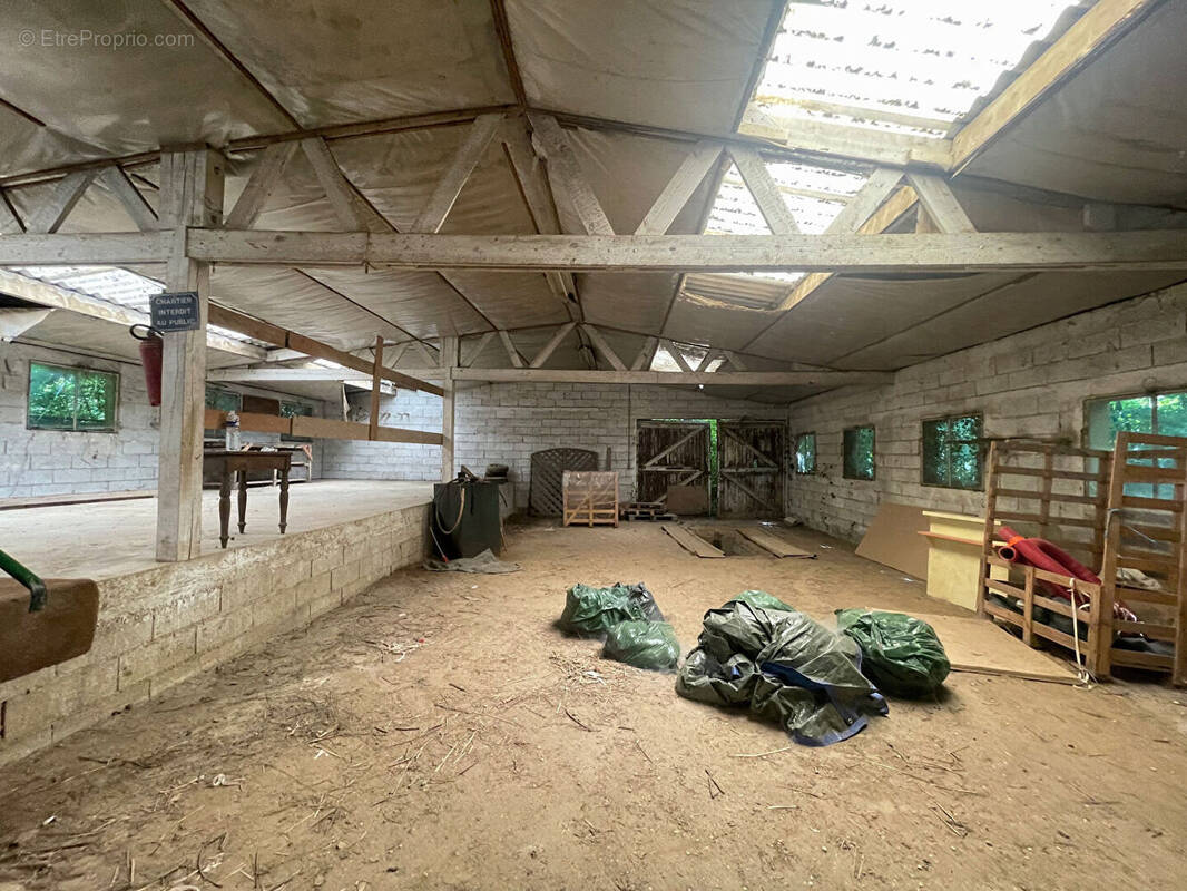 Commerce à BUCHERES