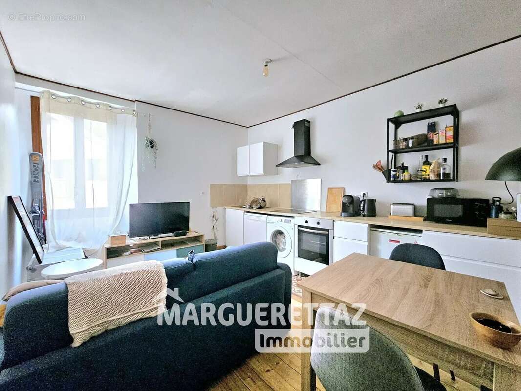 Appartement à BONNE