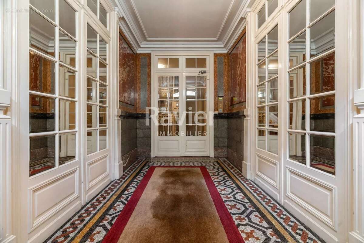Appartement à PARIS-17E