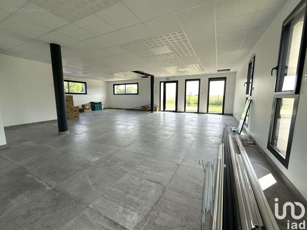 Photo 8 - Commerce à LIEUREY