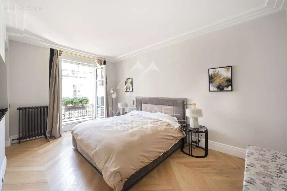 Appartement à PARIS-8E