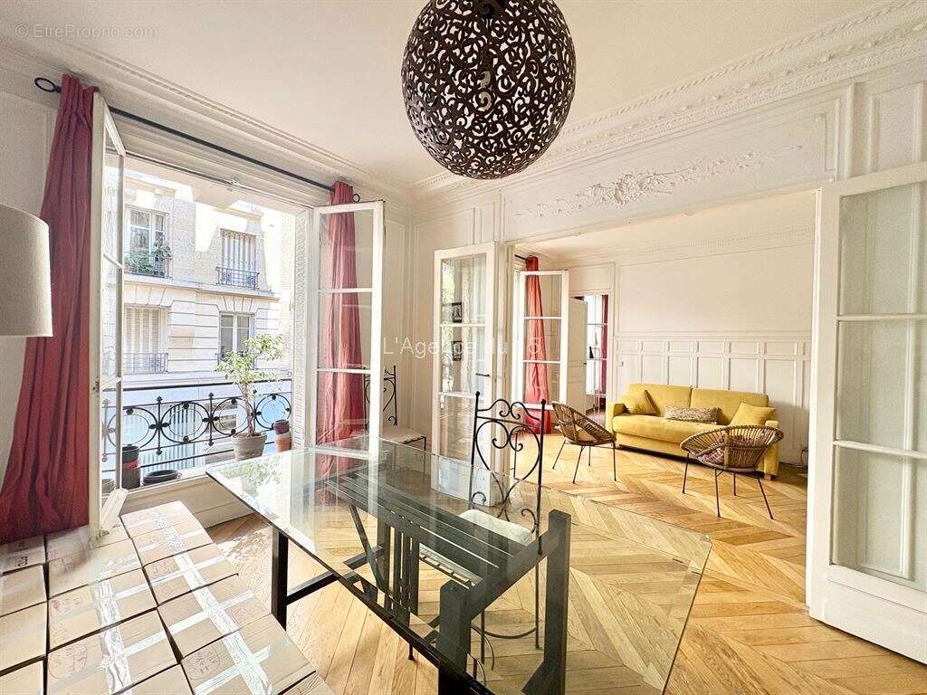 Appartement à PARIS-15E