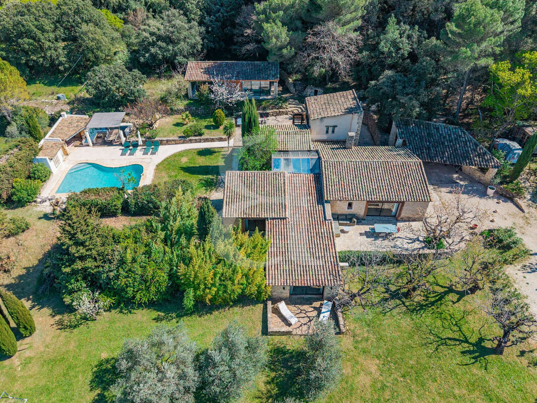 Maison à LA ROQUE-SUR-PERNES