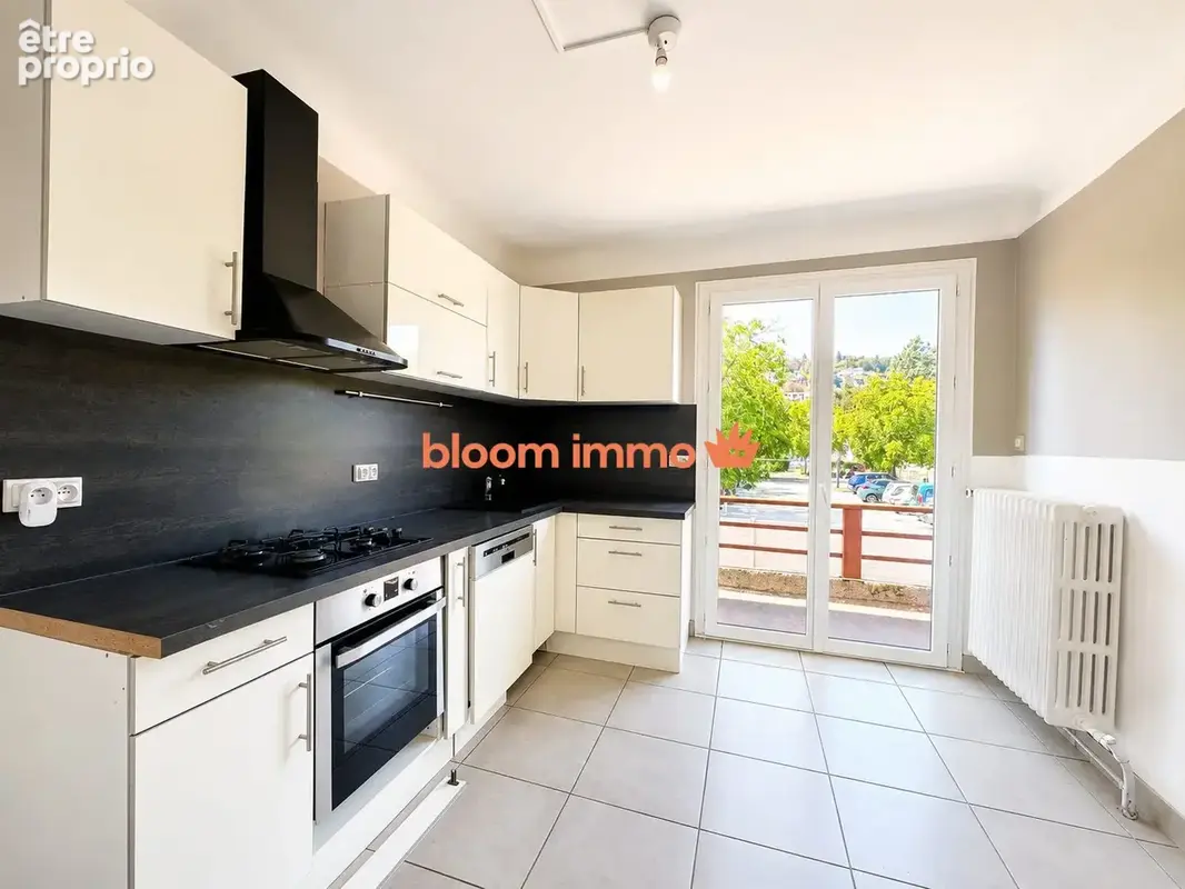 Appartement 82 m² à Bassens  - photo 3