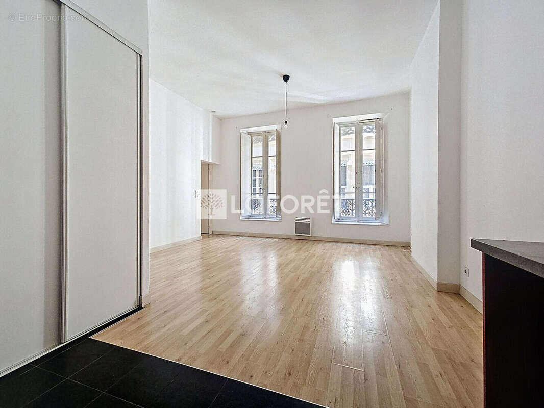 Appartement à MARSEILLE-2E