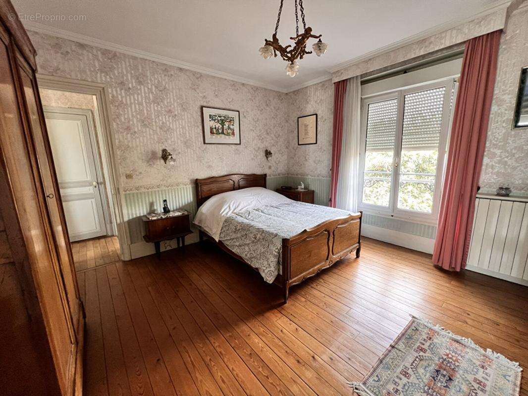 78200 MANTES LA JOLIE, Maison 7 pièce(s) 130 m2, 4 chambres, jardin clos de murs, sous-sol total - photo 7