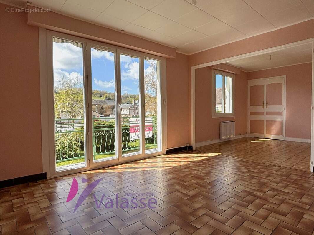 Maison à GRUCHET-LE-VALASSE