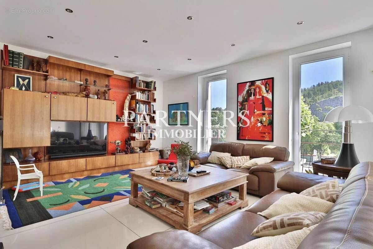 Maison 357 m² à La Destrousse  - photo 7